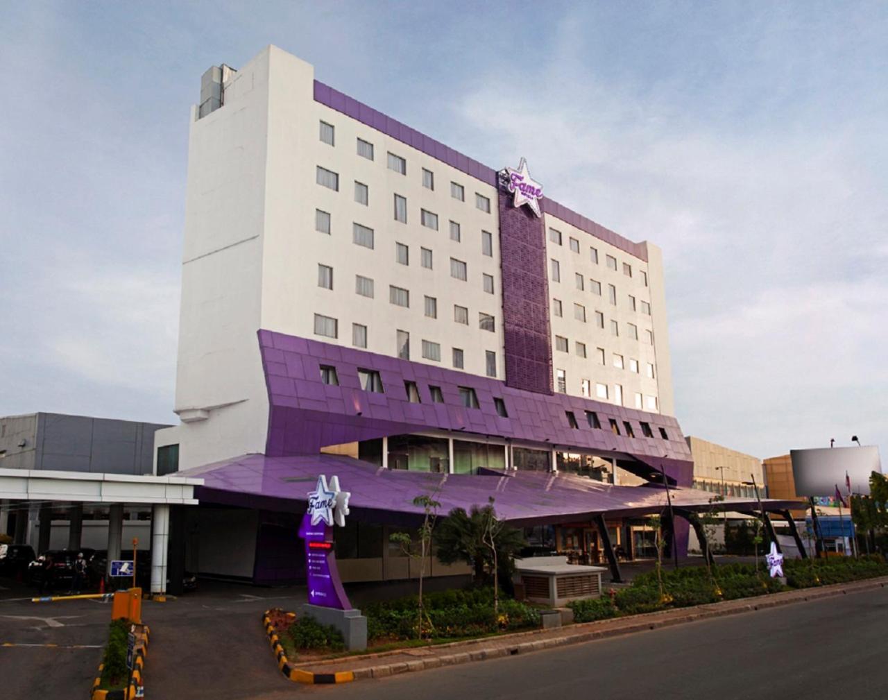 Fame Hotel Gading Serpong Tangerang Exterior foto